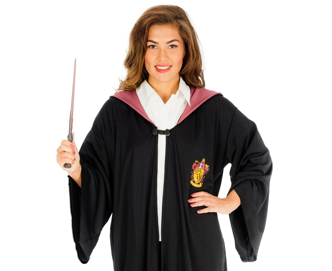 Includes: Harry Potter hooded robe with clasp